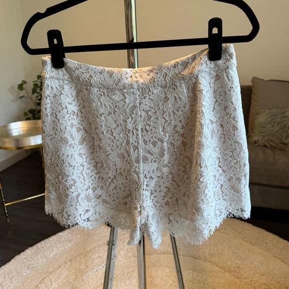 L'AGENCE White Lace Shorts New NWT Size 6 - Picture 4 of 12